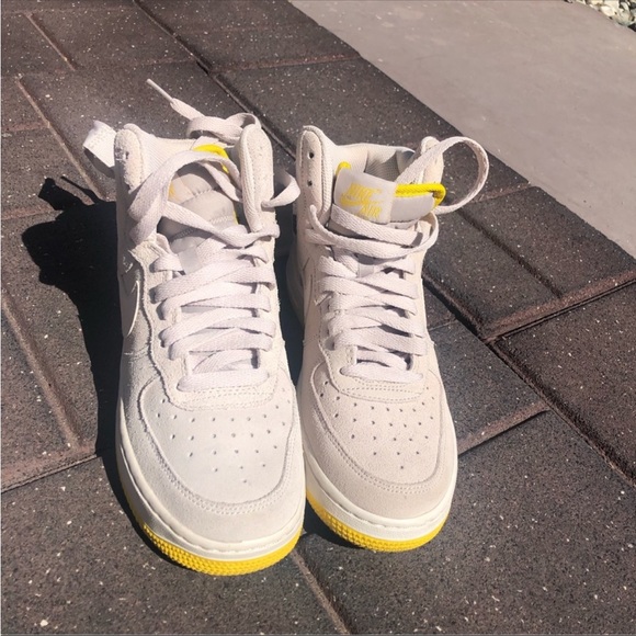 Nike Air Force 1s💛 - Picture 3 of 4